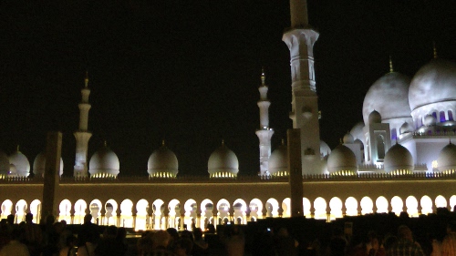 Sheikh Zayed Grand Mosque bei Nacht